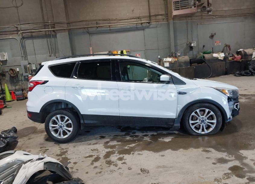 Photo 14 of 2018 Ford Escape SE (VIN 1FMCU9GD3JUC24464)
