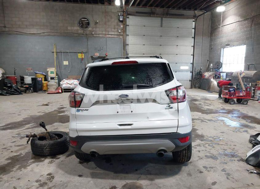 Photo 17 of 2018 Ford Escape SE (VIN 1FMCU9GD3JUC24464)