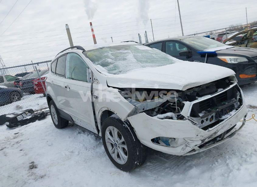 2018 Ford Escape SE (VIN 1FMCU9GD3JUC34847) main photo