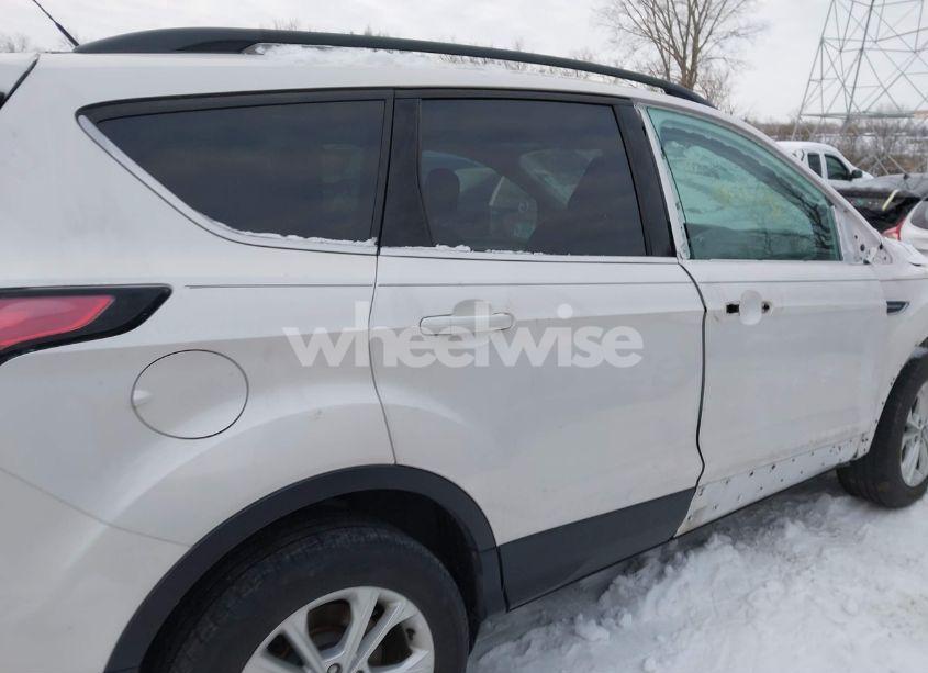 Photo 14 of 2018 Ford Escape SE (VIN 1FMCU9GD3JUC34847)