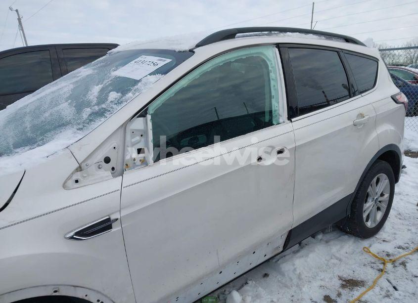 Photo 15 of 2018 Ford Escape SE (VIN 1FMCU9GD3JUC34847)