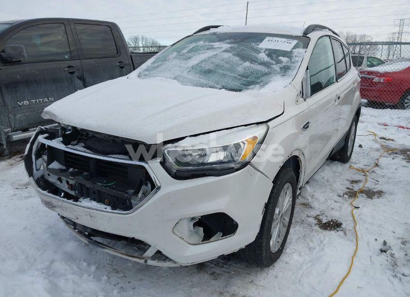 Photo 2 of 2018 Ford Escape SE (VIN 1FMCU9GD3JUC34847)