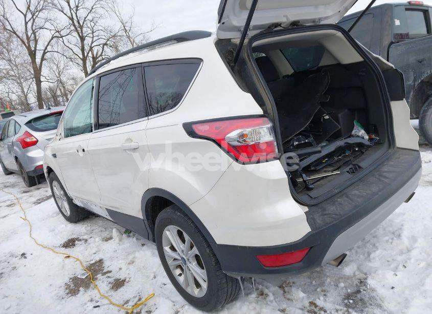 Photo 3 of 2018 Ford Escape SE (VIN 1FMCU9GD3JUC34847)