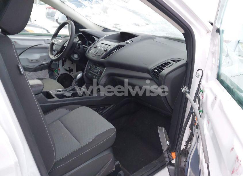 Photo 5 of 2018 Ford Escape SE (VIN 1FMCU9GD3JUC34847)