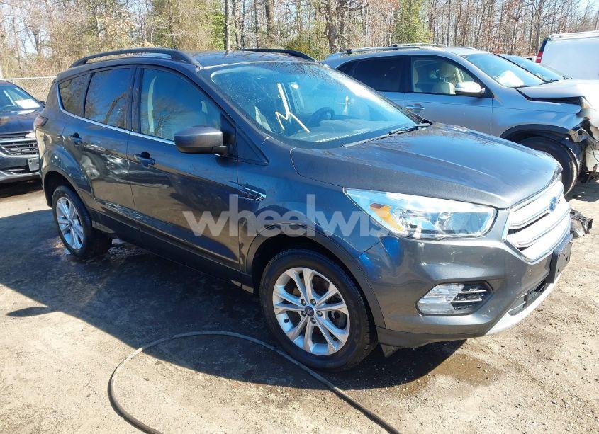 2018 Ford Escape SE (VIN 1FMCU9GD3JUC45296) main photo