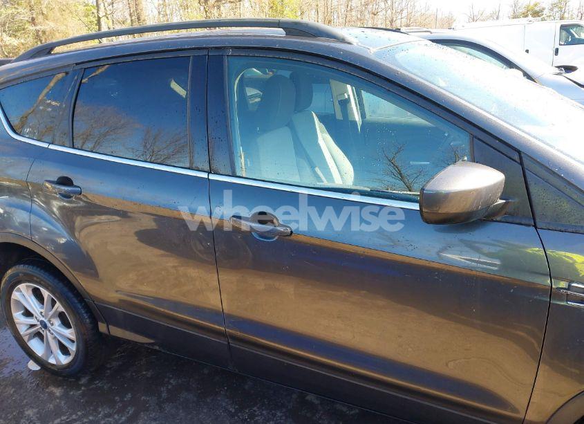 Photo 14 of 2018 Ford Escape SE (VIN 1FMCU9GD3JUC45296)