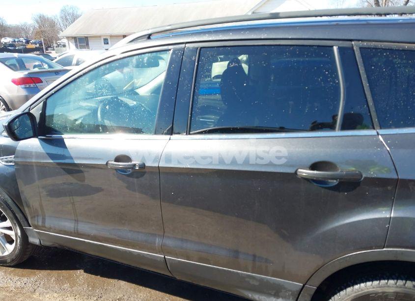 Photo 15 of 2018 Ford Escape SE (VIN 1FMCU9GD3JUC45296)