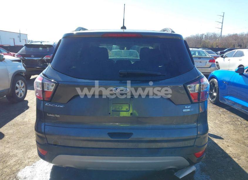 Photo 17 of 2018 Ford Escape SE (VIN 1FMCU9GD3JUC45296)