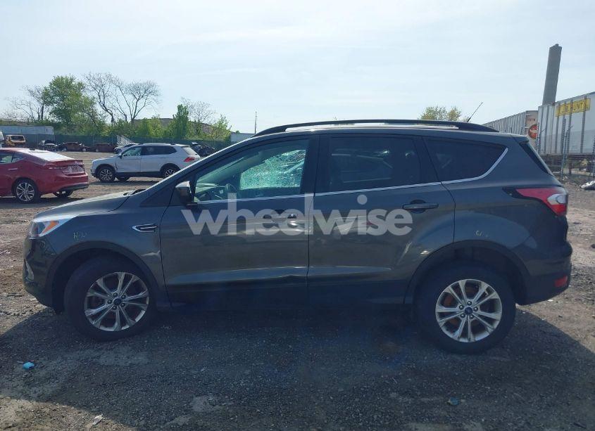 Photo 13 of 2018 Ford Escape SE (VIN 1FMCU9GD3JUC54404)