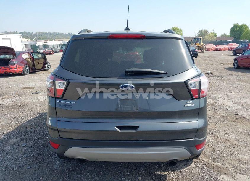 Photo 15 of 2018 Ford Escape SE (VIN 1FMCU9GD3JUC54404)