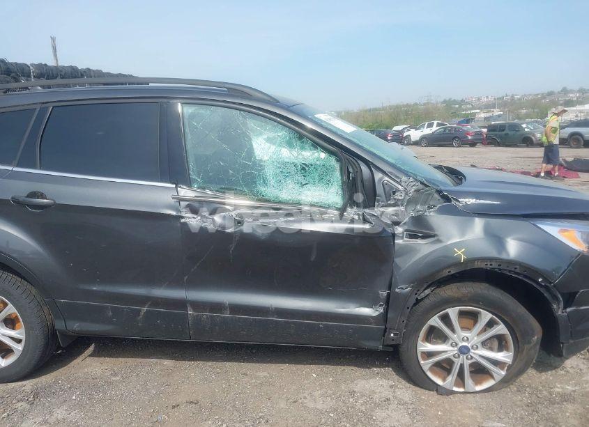 Photo 16 of 2018 Ford Escape SE (VIN 1FMCU9GD3JUC54404)