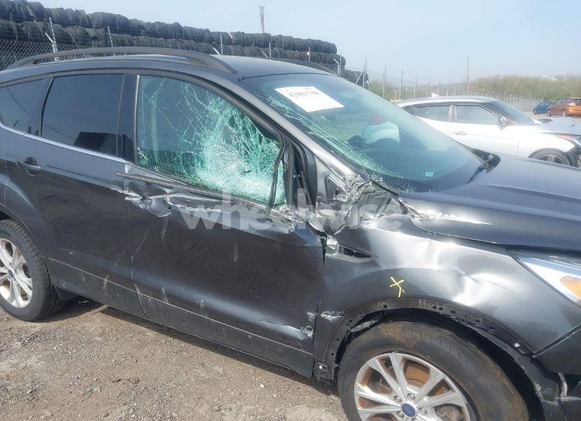 Photo 6 of 2018 Ford Escape SE (VIN 1FMCU9GD3JUC54404)