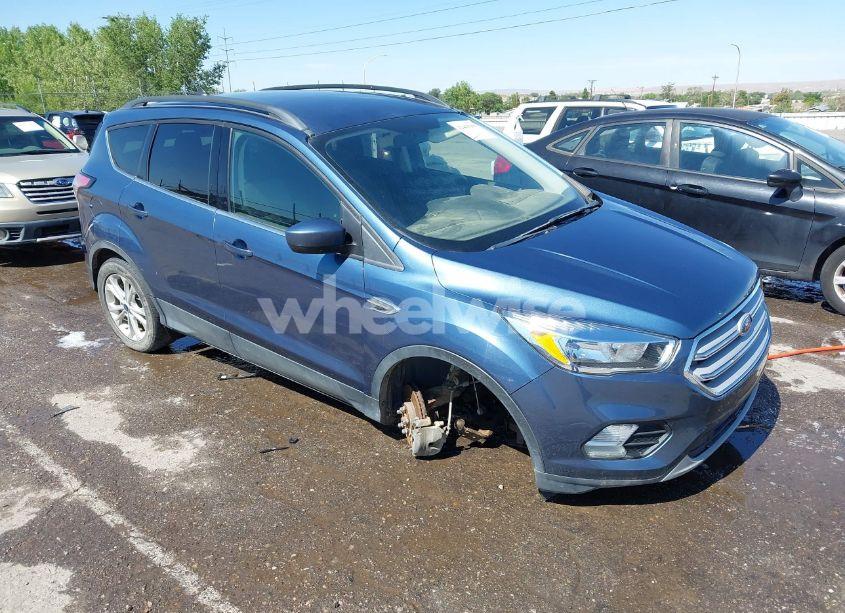 2018 Ford Escape SE (VIN 1FMCU9GD3JUC75110) main photo