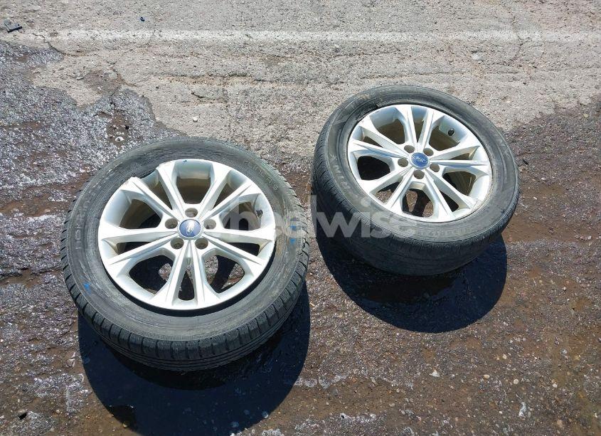 Photo 12 of 2018 Ford Escape SE (VIN 1FMCU9GD3JUC75110)