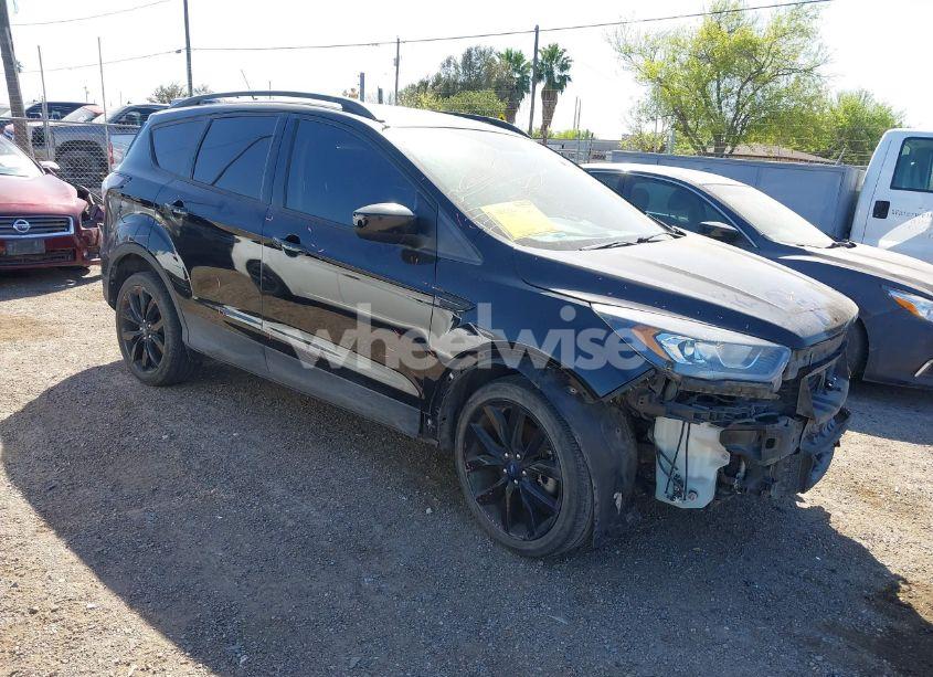 2018 Ford Escape SE (VIN 1FMCU9GD3JUC75754) main photo