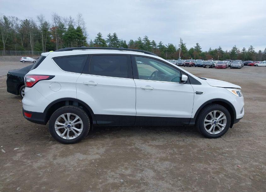 Photo 14 of 2018 Ford Escape SE (VIN 1FMCU9GD3JUD25309)