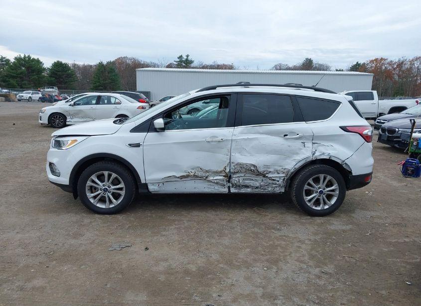 Photo 15 of 2018 Ford Escape SE (VIN 1FMCU9GD3JUD25309)