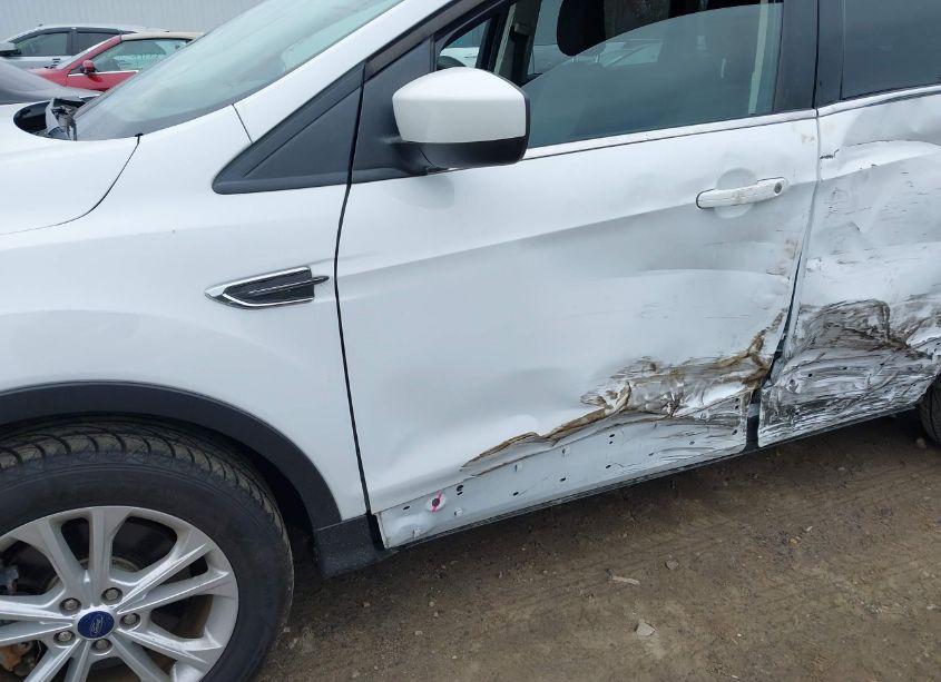 Photo 18 of 2018 Ford Escape SE (VIN 1FMCU9GD3JUD25309)