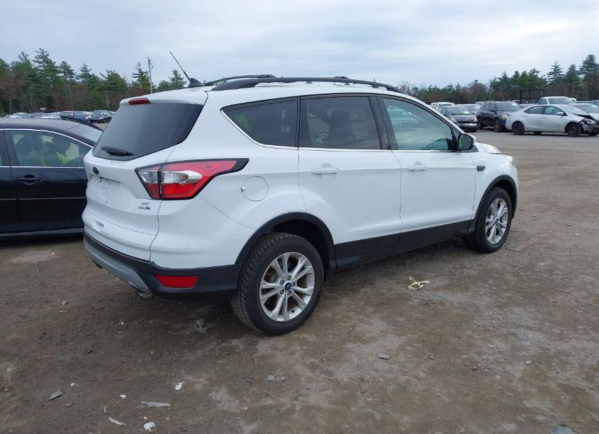 Photo 4 of 2018 Ford Escape SE (VIN 1FMCU9GD3JUD25309)