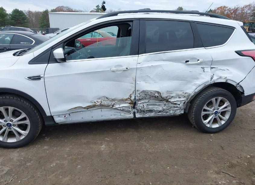 Photo 6 of 2018 Ford Escape SE (VIN 1FMCU9GD3JUD25309)