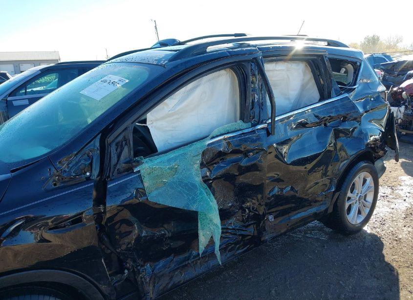 Photo 6 of 2018 Ford Escape SE (VIN 1FMCU9GD3JUD57726)