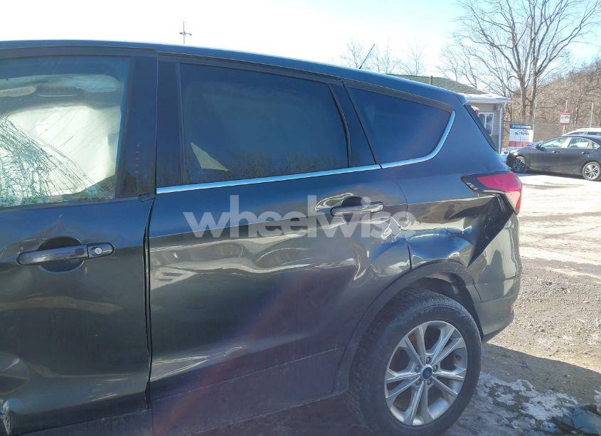 Photo 12 of 2019 Ford Escape SE (VIN 1FMCU9GD3KUA10477)