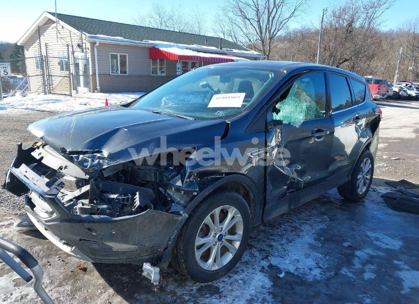 Photo 2 of 2019 Ford Escape SE (VIN 1FMCU9GD3KUA10477)