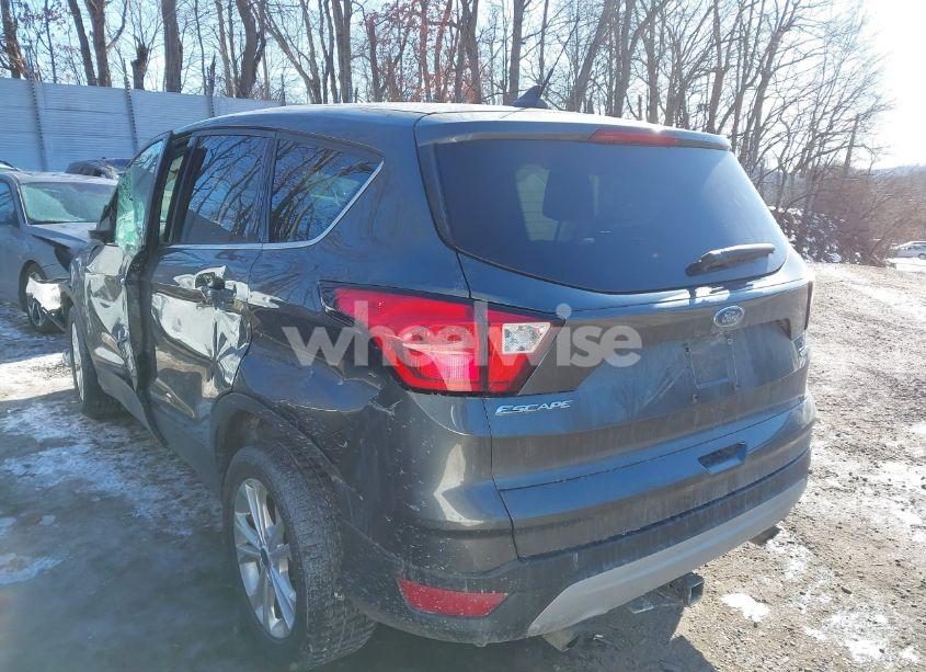 Photo 3 of 2019 Ford Escape SE (VIN 1FMCU9GD3KUA10477)