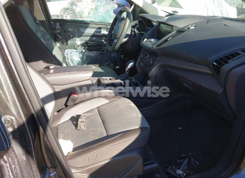 Photo 5 of 2019 Ford Escape SE (VIN 1FMCU9GD3KUA10477)