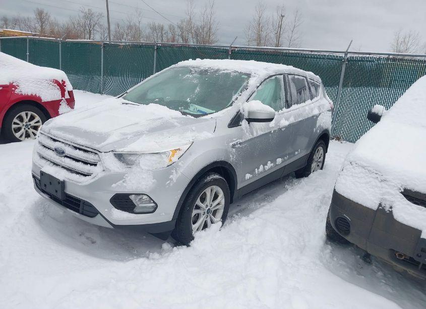 Photo 2 of 2019 Ford Escape SE (VIN 1FMCU9GD3KUA31961)