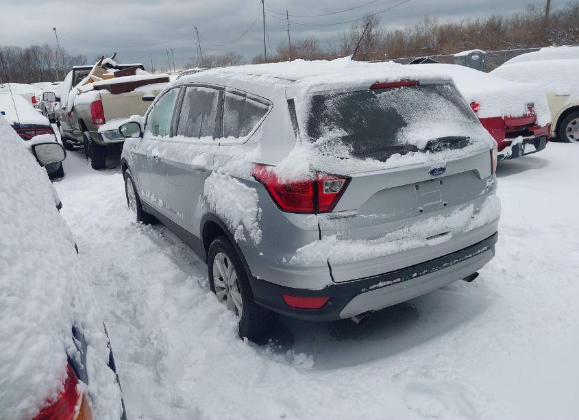 Photo 3 of 2019 Ford Escape SE (VIN 1FMCU9GD3KUA31961)