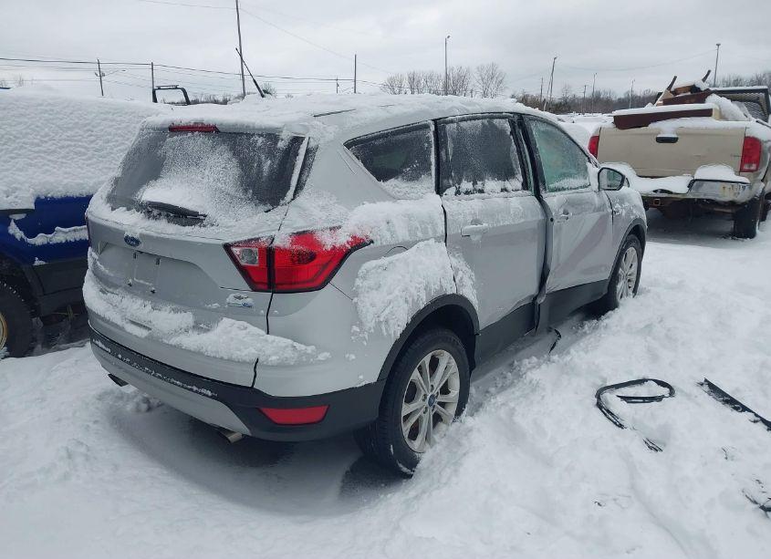 Photo 4 of 2019 Ford Escape SE (VIN 1FMCU9GD3KUA31961)