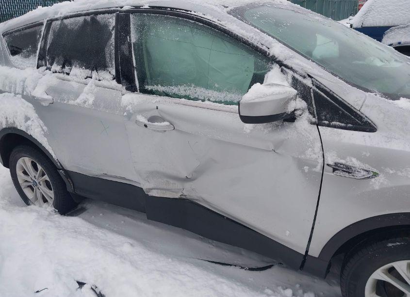 Photo 6 of 2019 Ford Escape SE (VIN 1FMCU9GD3KUA31961)