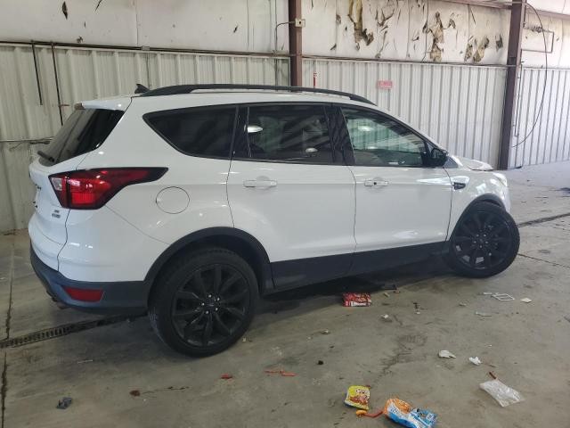 Photo 3 of 2019 FORD ESCAPE SE N/A (VIN 1FMCU9GD3KUA68315)