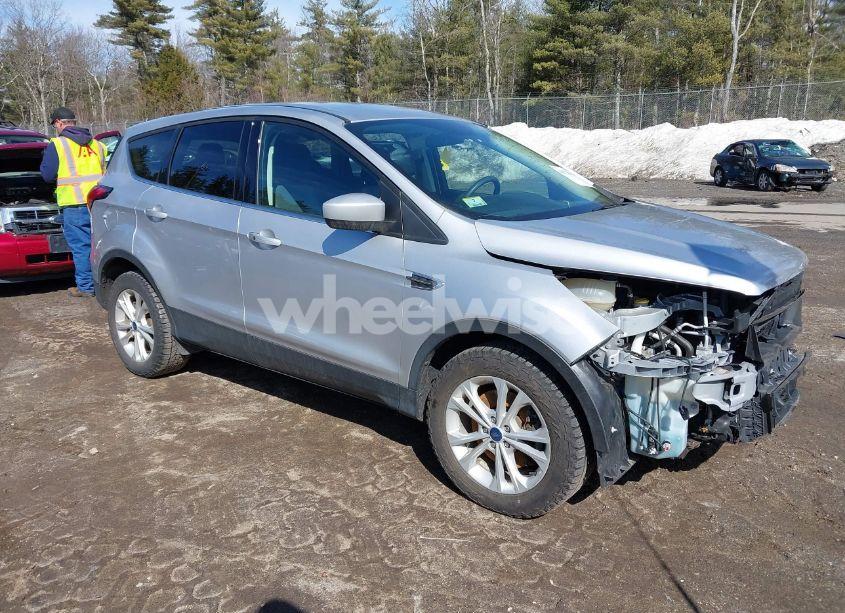 2019 Ford Escape SE (VIN 1FMCU9GD3KUA72879) main photo