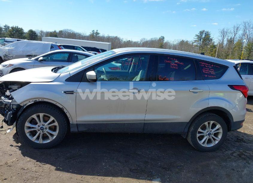 Photo 14 of 2019 Ford Escape SE (VIN 1FMCU9GD3KUA72879)