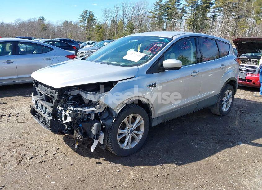 Photo 2 of 2019 Ford Escape SE (VIN 1FMCU9GD3KUA72879)