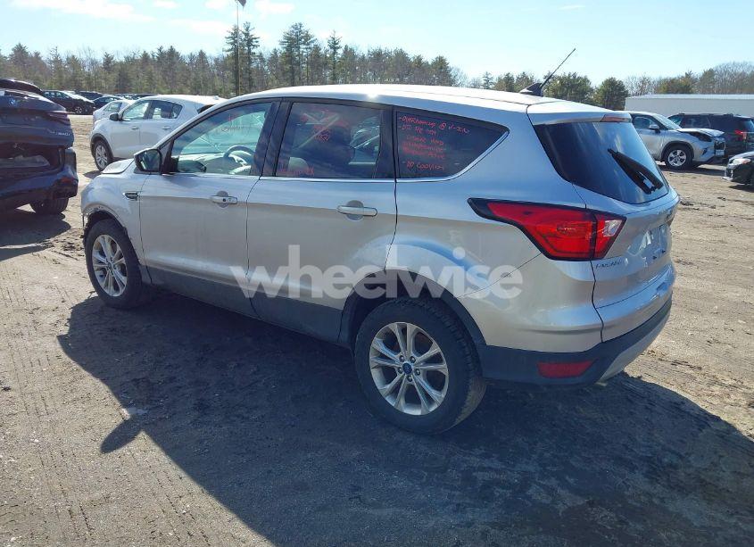 Photo 3 of 2019 Ford Escape SE (VIN 1FMCU9GD3KUA72879)