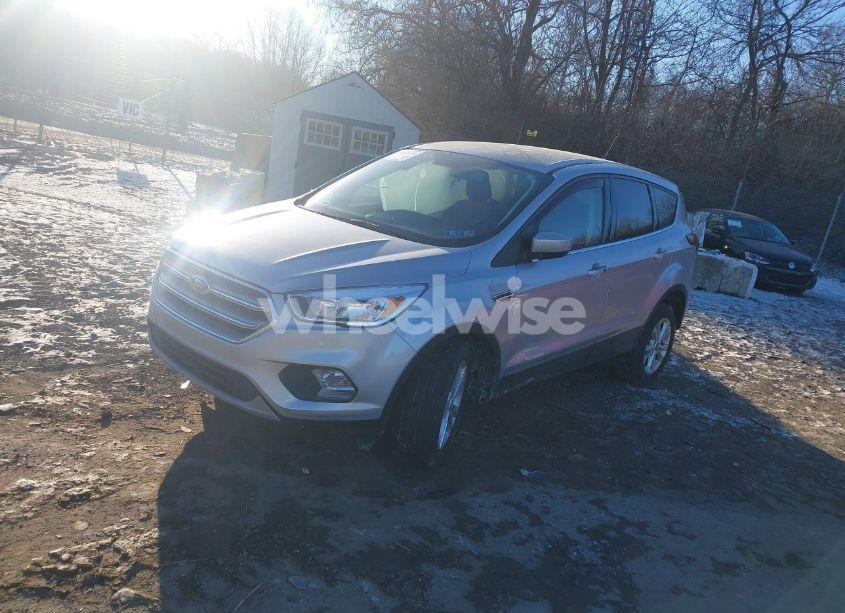 Photo 2 of 2019 Ford Escape SE (VIN 1FMCU9GD3KUA86796)