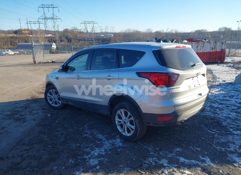 Photo 3 of 2019 Ford Escape SE (VIN 1FMCU9GD3KUA86796)