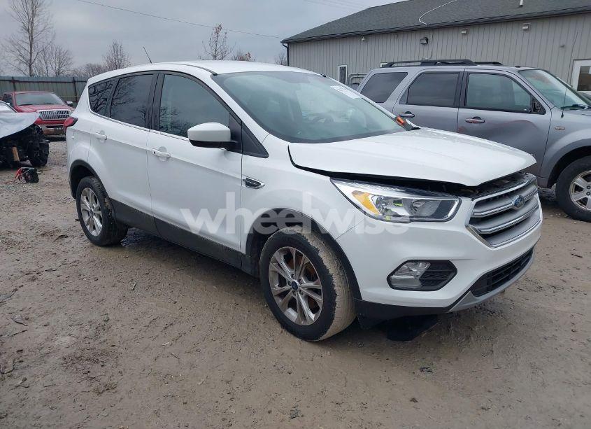 2019 Ford Escape SE (VIN 1FMCU9GD3KUA94655) main photo