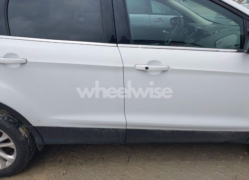 Photo 13 of 2019 Ford Escape SE (VIN 1FMCU9GD3KUA94655)