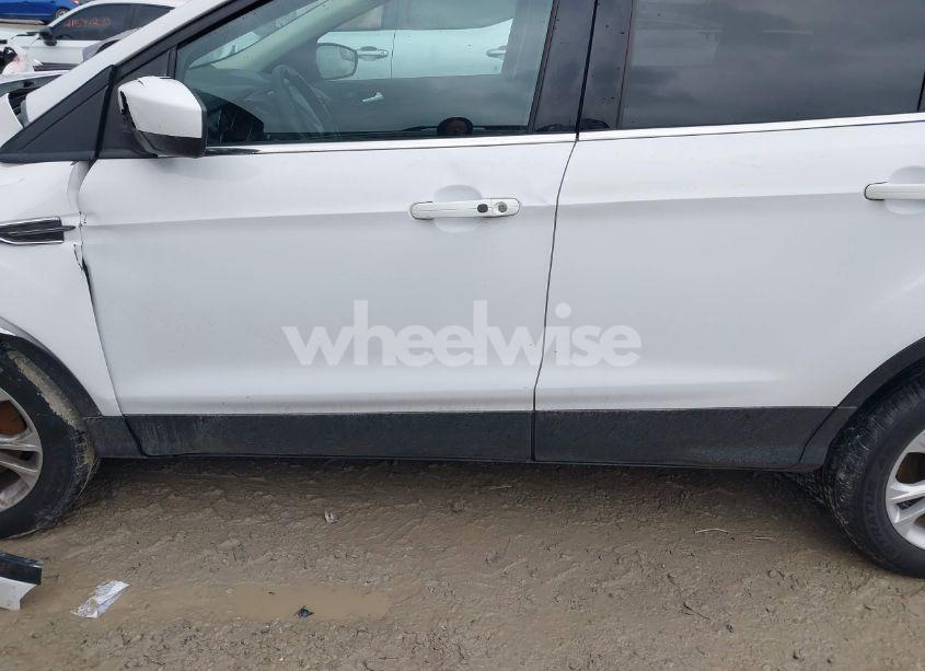 Photo 14 of 2019 Ford Escape SE (VIN 1FMCU9GD3KUA94655)