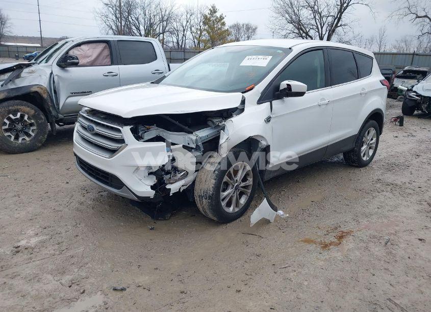 Photo 2 of 2019 Ford Escape SE (VIN 1FMCU9GD3KUA94655)