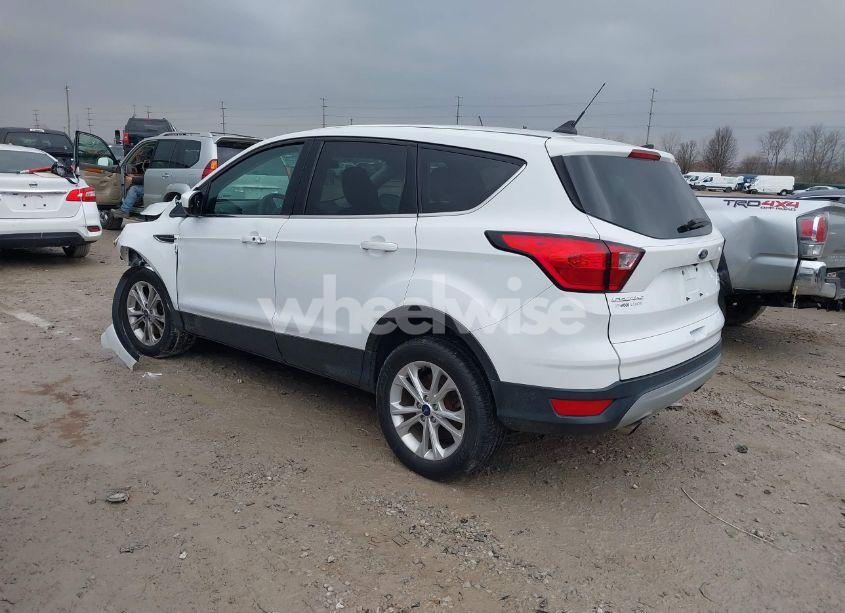 Photo 3 of 2019 Ford Escape SE (VIN 1FMCU9GD3KUA94655)