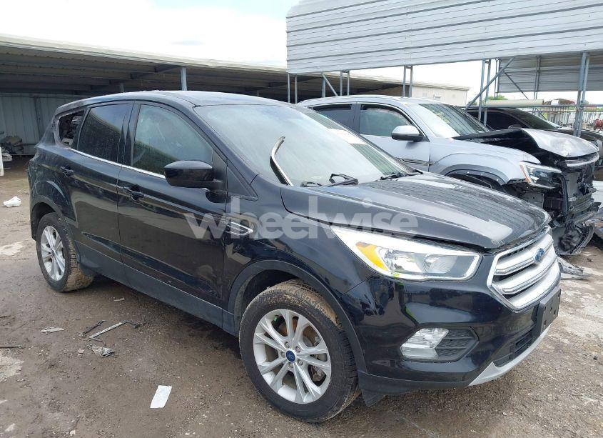 2019 Ford Escape SE (VIN 1FMCU9GD3KUB02849) main photo