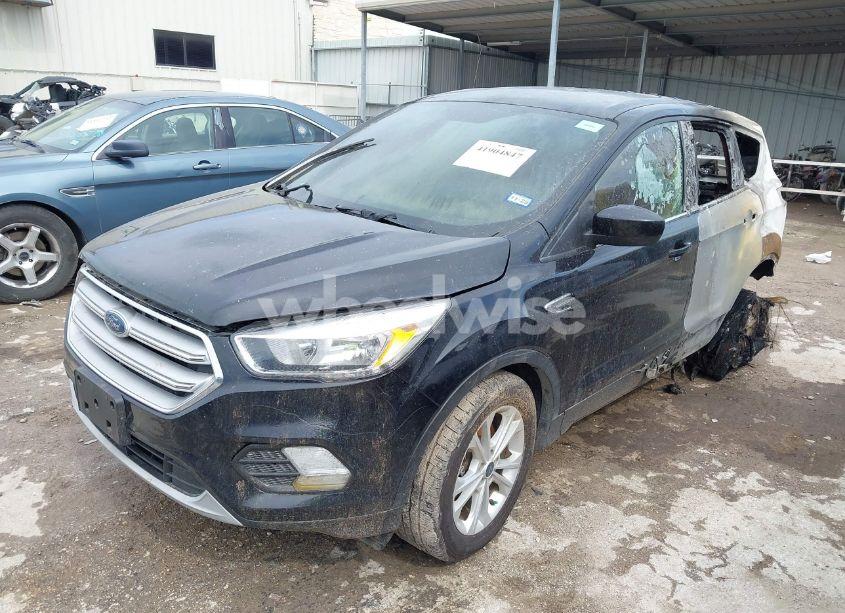 Photo 2 of 2019 Ford Escape SE (VIN 1FMCU9GD3KUB02849)