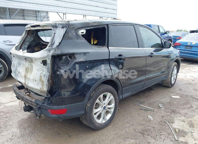 Photo 4 of 2019 Ford Escape SE (VIN 1FMCU9GD3KUB02849)