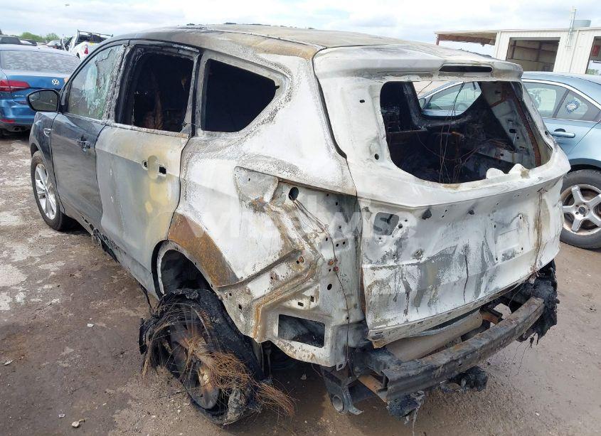 Photo 6 of 2019 Ford Escape SE (VIN 1FMCU9GD3KUB02849)