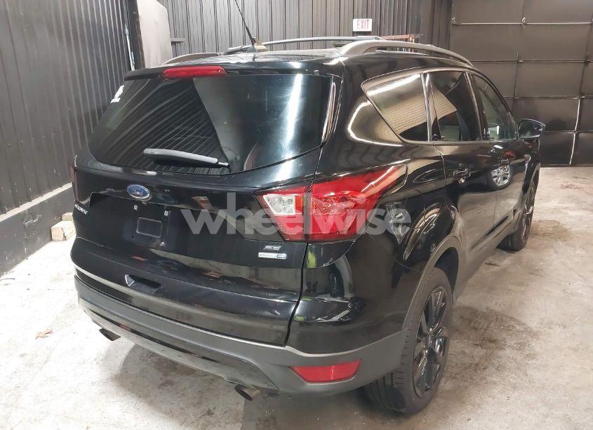 Photo 4 of 2019 Ford Escape SE (VIN 1FMCU9GD3KUB42431)